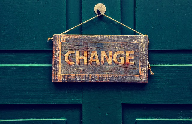 Change steht auf einem Schild, starte jetzt